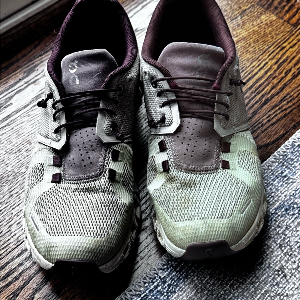 OnCloud Athletic Shoes - Picture 2 of 5